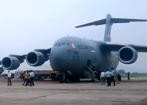 "Siêu máy bay" C-17 Globemaster III đã đáp xuống sân bay Nội Bài ngày 30/10.