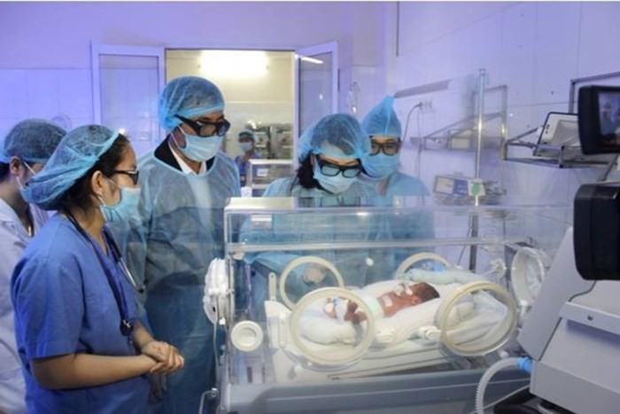 trẻ sơ sinh ở BV Bắc Ninh chuyển về BV TƯ được chẩn đoán bị sốc nhiễm khuẩn