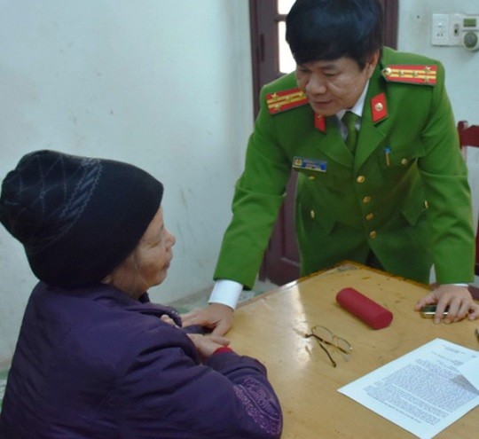 Công an lấy lời khai của bà Phạm Thị Xuân