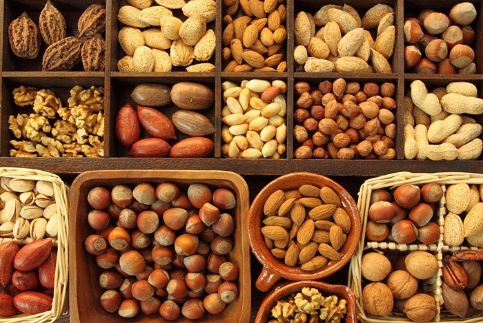 Ăn những loại hạt nào để da hết khô, môi đỡ nẻ?