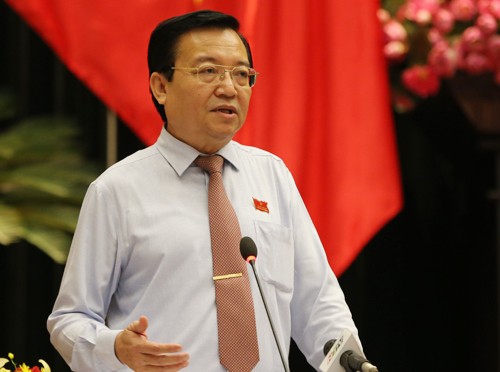 Ông Lê Hồng Sơn trả lời chất vấn tại kỳ họp HĐND TP HCM lần thứ 6