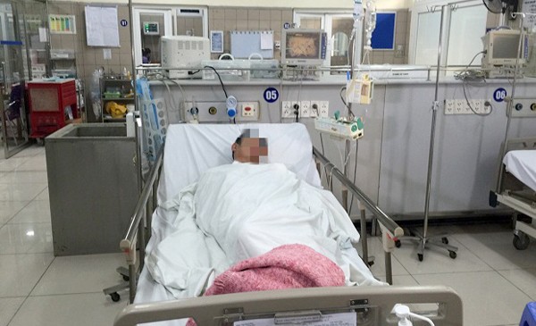 Bệnh nhân Đ. ngộ độc rượu nặng, đang nằm điều trị tại BV Bạch Mai
