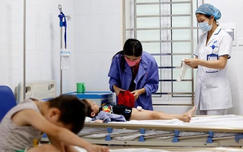 Bệnh viện Da liễu đã chi hơn 1 tỷ điều trị sủi mào gà cho trẻ ở Hưng Yên
