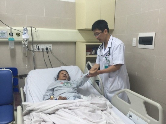 Bệnh nhân đột quỵ đang điều trị tại Bệnh viện Bạch Mai. Ảnh: BV cung cấp.