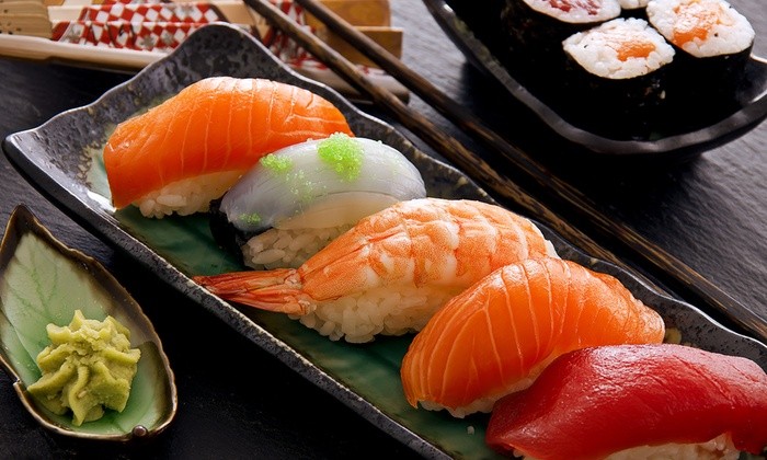 Nghiện ăn sushi, người đàn ông 'nuôi' con sán dài 1,5m trong bụng