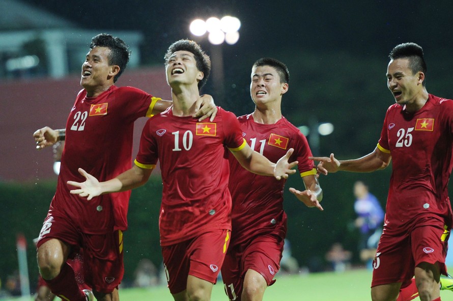 Công Vinh - Thủy Tiên và hàng loạt sao 'bùng nổ' cảm xúc sau chiến thắng của U23 Việt Nam