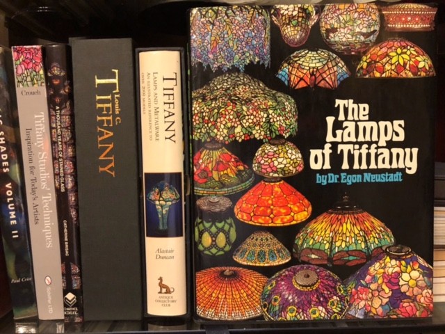 Sách “Những chiếc đèn của Tiffany” của Egon Neustaft