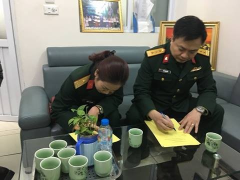 Hai vợ chồng quân nhân - anh Võ Thanh Hải và chị Trần Thị Thu Hiền đăng ký hiến tạng