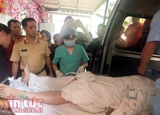 Lãnh đạo Phòng Cảnh sát giao thông đường bộ - đường sắt thăm chiến sĩ bị thương tại Bệnh viện 175