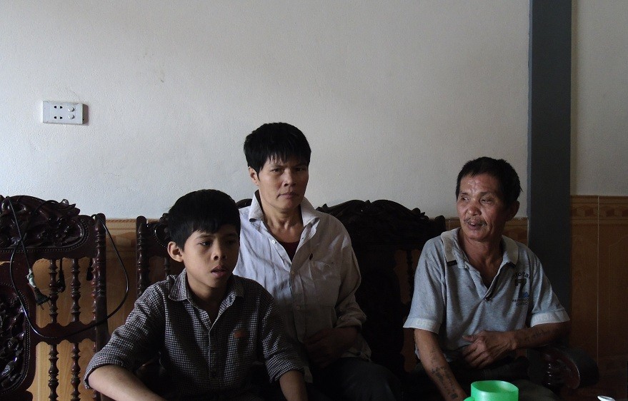 Trần Văn Nhu bên người vợ tâm thần và con trai