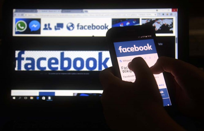 Sức ép bủa vây Facebook sau vụ bê bối lộ thông tin người dùng (Ảnh: AFP)