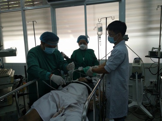 Sức khỏe nạn nhân Lê Nguyễn Trọng Nhân tiến triển khá tốt. Trong ảnh: nạn nhân lúc mới nhập viện