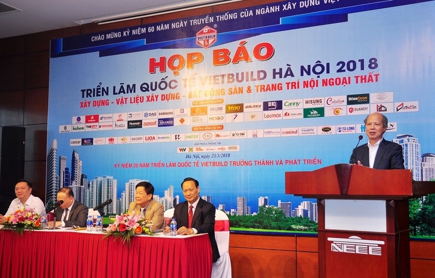 Ông Nguyễn Trần Nam - Trưởng ban tổ chức Vietbuild Hà Nội 2018, Chủ tịch Hiệp hội Bất động sản Việt Nam phát biểu trong buổi họp báo chiều 23/3