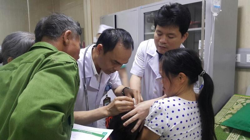 Các bác sỹ đang tích cực điều trị cho bé Hồ Phúc Hiếu (2 tuổi) bị cha dượng đánh trọng thương