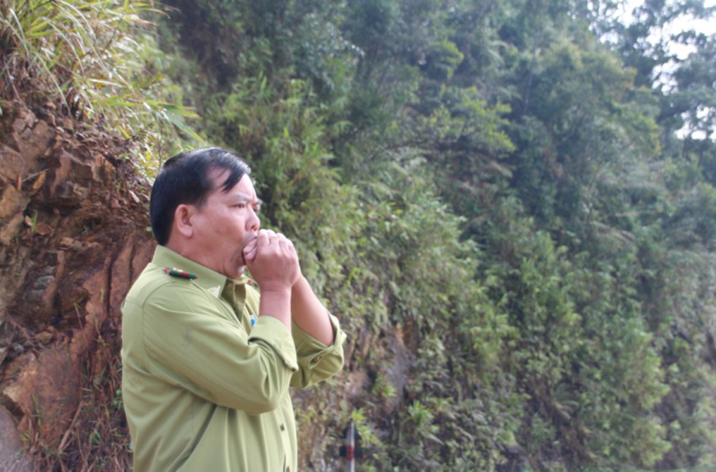 Anh Trương Cảm đang gọi chim ở Vườn quốc gia Bạch Mã