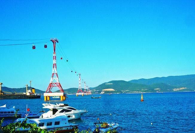 Tuyến cáp treo trên biển kết nối thành phố Nha Trang với đảo Hòn Tre được CNN bình chọn là một trong những điêrm du lịch đep nhất Việt Nam