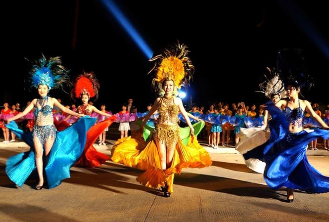 [VIDEO] Lộng lẫy, đa sắc màu Carnaval Hạ Long