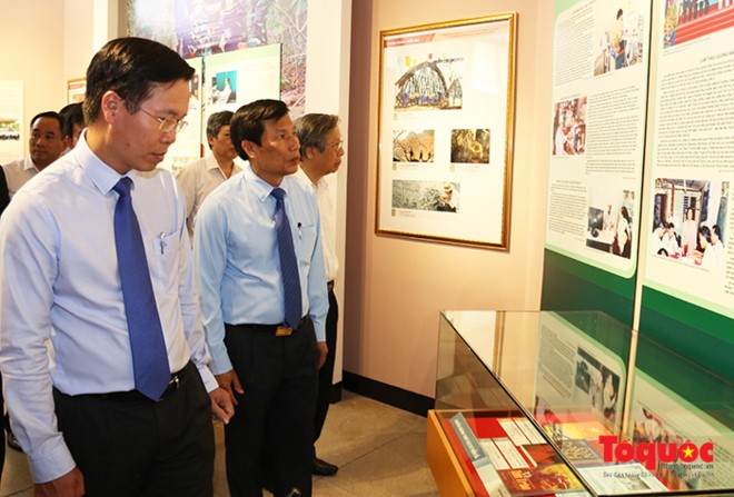 Các lãnh đạo tham dự triển lãm