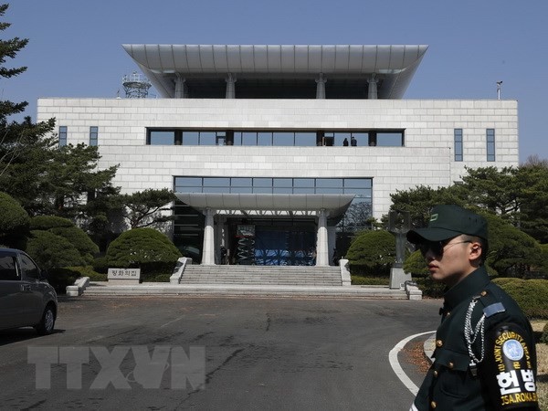 Nhà Hòa bình ở làng đình chiến Panmunjom giữa hai miền Triều Tiên, địa điểm dự kiến diễn ra cuộc đàm phán cấp cao liên Triều vốn bị hoãn do cuộc tập trận chung Hàn Quốc - Mỹ. (Nguồn: EPA-EFE/TTXVN)