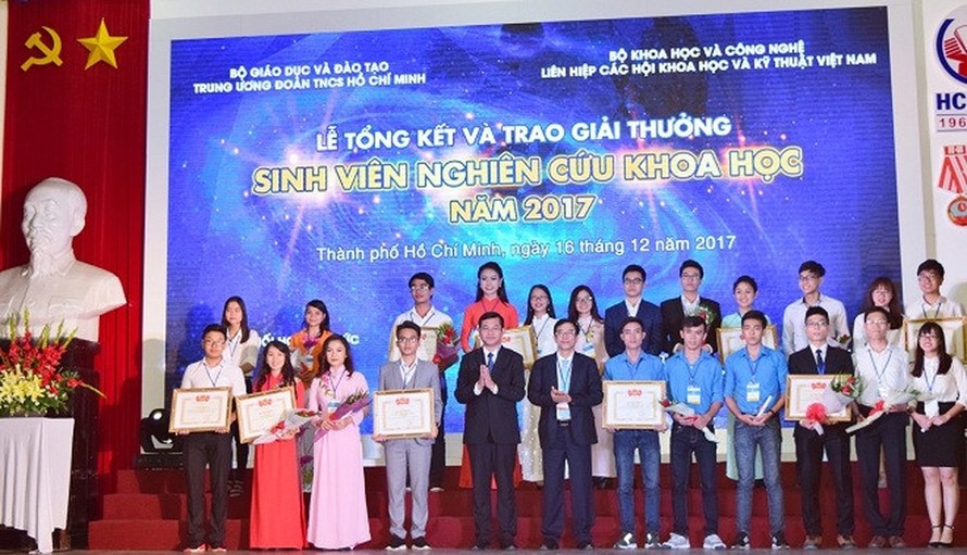 Lễ trao giải “Sinh viên nghiên cứu khoa học” năm 2017