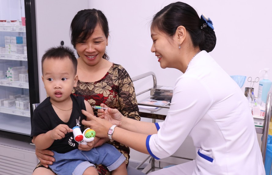 Việt Nam lần đầu có vắc-xin Hexaxim 6 trong 1 thế hệ mới