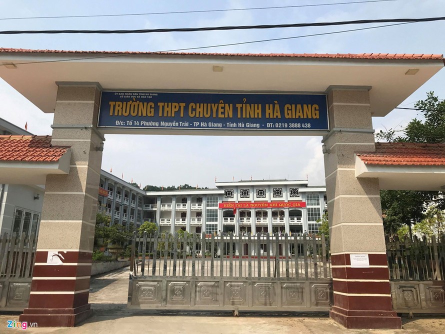 Nhiều thí sinh trường THPT chuyên Hà Giang bức xúc đặt nghi vấn về điểm thi bất thường. Ảnh: Quang Anh.