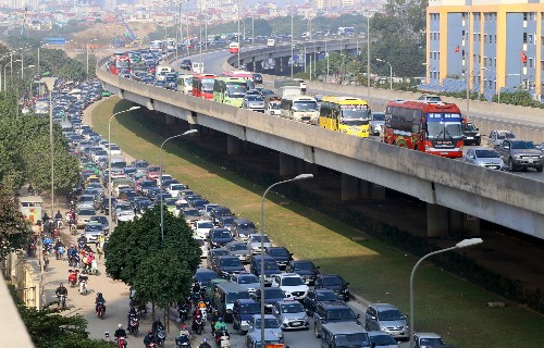 Áp lực giao thông và mật độ dân cư vùng lõi thủ đô có chiều hướng gia tăng sau 10 năm mở rộng. Ảnh: Bá Đô.