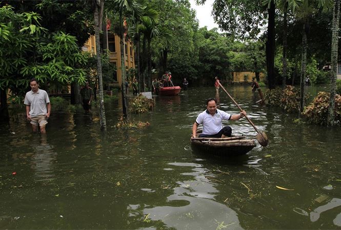 Hậu ngập lụt ở Hà Nội: Ô nhiễm và bệnh tật