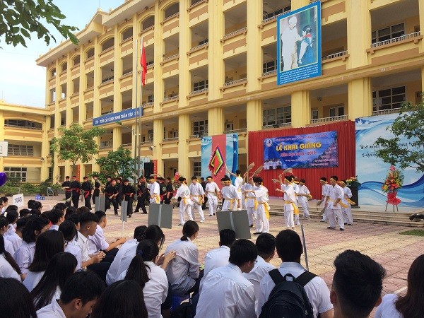Ngôi trường THPT đầu tiên ở Hà Nội khai giảng năm học mới