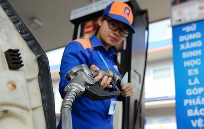 Petrolimex giảm 300 đồng/lít xăng từ ngày 31/8