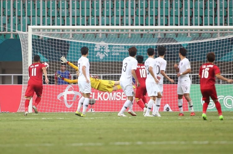 Pha sút phạt được xem là "siêu phẩm" của Minh Vương, đem lại bàn thắng cho đội tuyển Việt Nam trong trận bán kết với đội tuyển Hàn Quốc chiều 29/8