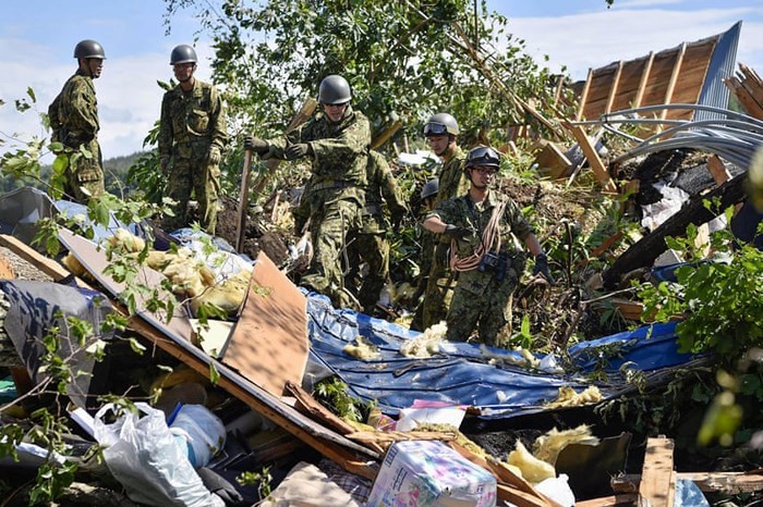 Nhật Bản nỗ lực tìm kiếm người sống sót sau động đất