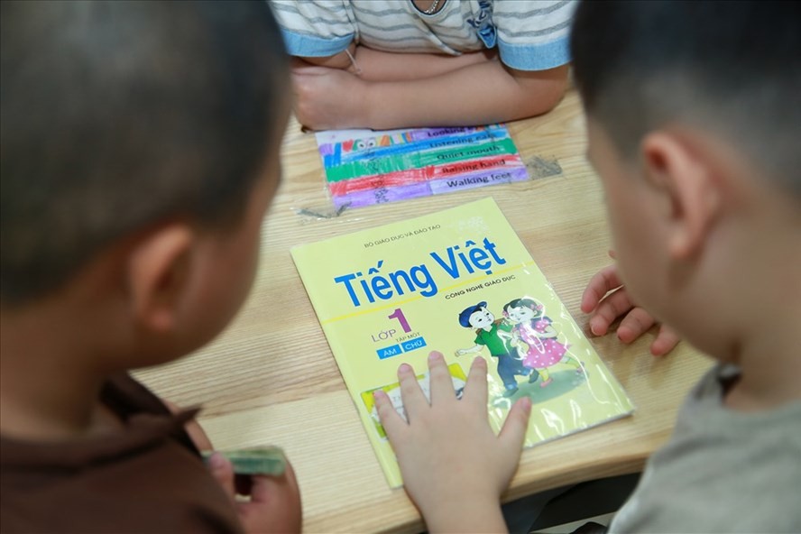 Tài liệu Tiếng Việt lớp 1 – Công nghệ giáo dục ‘nóng’ tại phiên họp Thường vụ Quốc hội