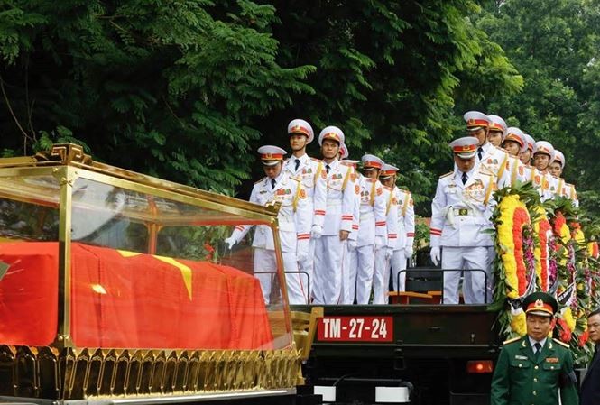 Cỗ linh xa đưa Chủ tịch nước Trần Đại Quang rời nhà tang lễ