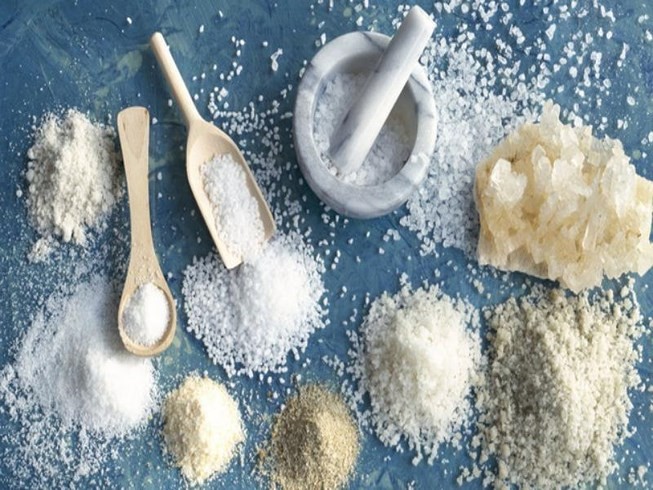Làm thế nào để giảm bớt lượng muối trong khi ăn uống?