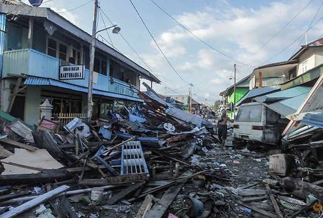 Động đất Indonesia: Phát hiện thi thể 34 học sinh dưới nhà thờ