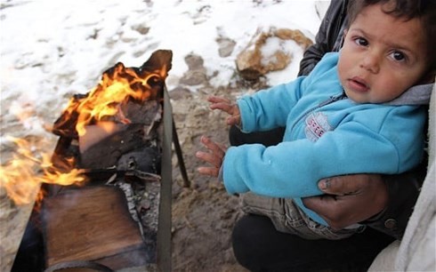 Người dân Syria sưởi ấm giữa mùa đông. Ảnh: Telegraph