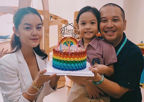 Phạm Quỳnh Anh và Quang Huy bên nhau mừng sinh nhật con gái