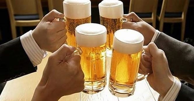 Tỷ lệ ung thư gan ở Việt Nam cao còn do thói quen ăn uống sinh hoạt lạm dụng bia rượu dẫn tới xơ gan và mối nguy hiện hữu chính là ung thư gan. Ảnh minh hoạ: Internet