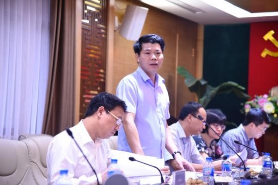 Trưởng ban Pháp chế HĐND Nguyễn Nguyên Quân thông tin tại họp báo - Ảnh: Gia Huy