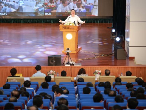 Bộ trưởng Bộ GD&ĐT Phùng Xuân Nhạ phát biểu tại điểm cầu Hà Nội 