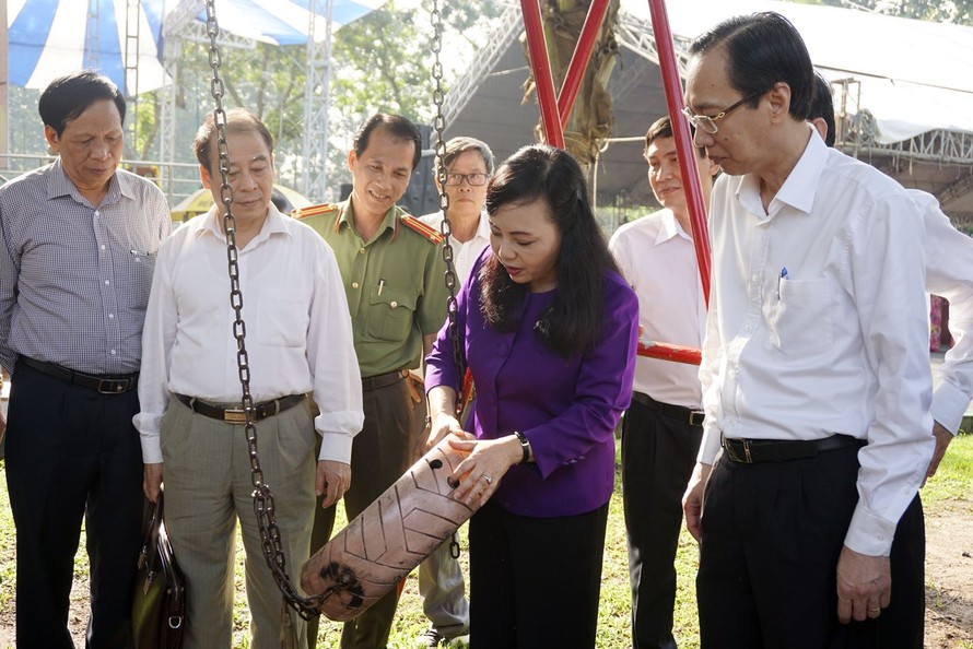 Bộ trưởng Bộ Y tế Nguyễn Thị Kim Tiến kiểm tra phòng chống sốt xuất huyết tại TP Hồ Chí Minh.