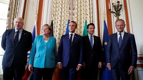 Các nguyên thủ Pháp, Anh, Đức, Italy và Chủ tịch Hội đồng châu Âu tập trung tại Pháp ngày 24/8. Ảnh: Reuters