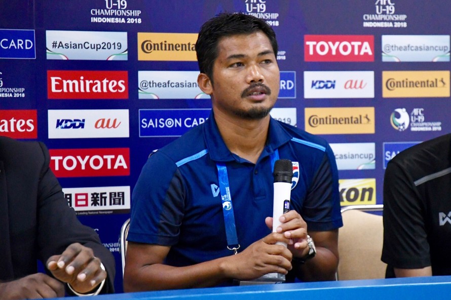 HLV Issara Sritaro từ chức vì không thể đưa U19 Thái Lan vào vòng chung kết