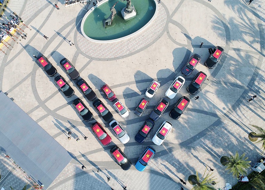 Gần 100 xe VinFast khởi động hành trình 1.000km chinh phục địa đầu Tổ quốc