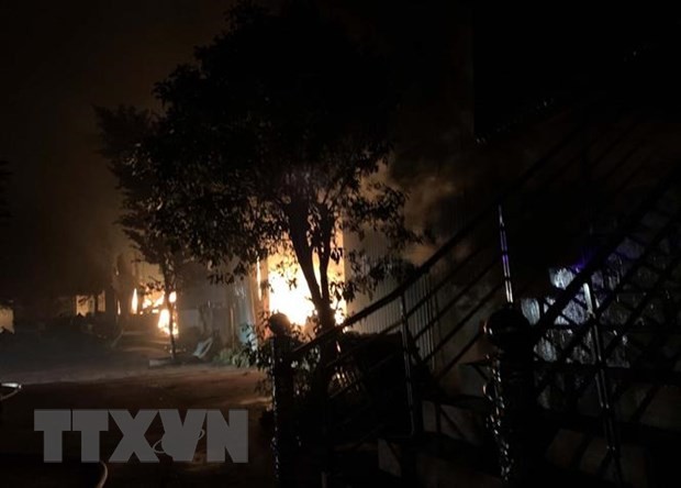 Cháy nhà trong đêm, bốn người trong một gia đình tử vong