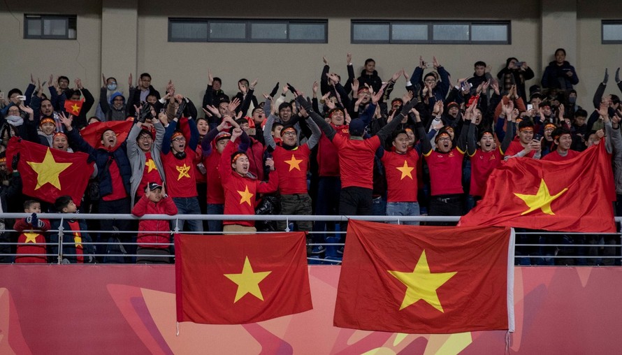 Cổ động viện Việt Nam cổ vũ tuyển U23 tại Thường Châu, Trung Quốc năm 2018. Dự kiến, lượng cổ động viên Việt Nam trực tiếp đến các sân cỏ tại Thái Lan để cổ vũ cho đội nhà tại giải đấu này sẽ đông hơn nhiều.