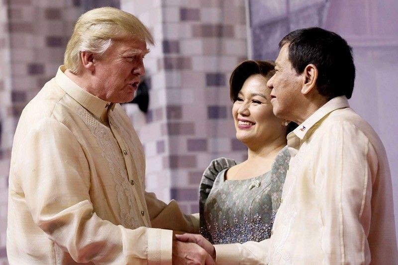Tổng thống Mỹ Donald Trump (trái) và người đồng cấp Phillipines Duterte. Ảnh: philstar