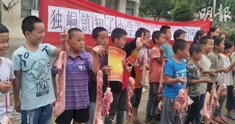 Trung Quốc thưởng thịt lợn cho học sinh giỏi