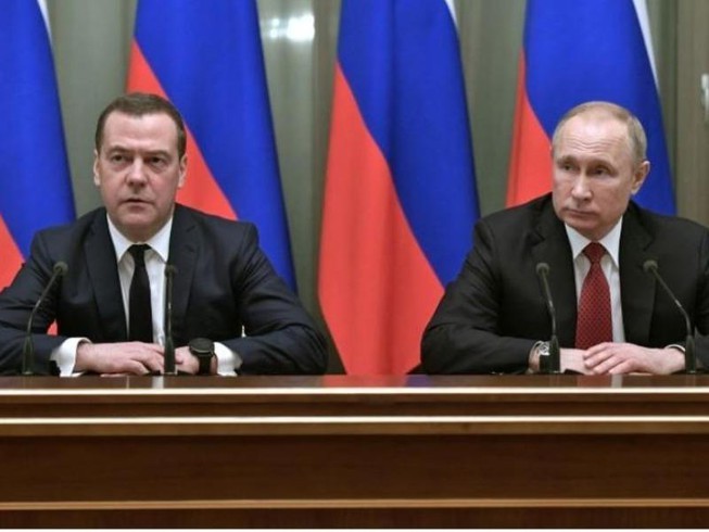 Chính phủ Nga bất ngờ từ chức